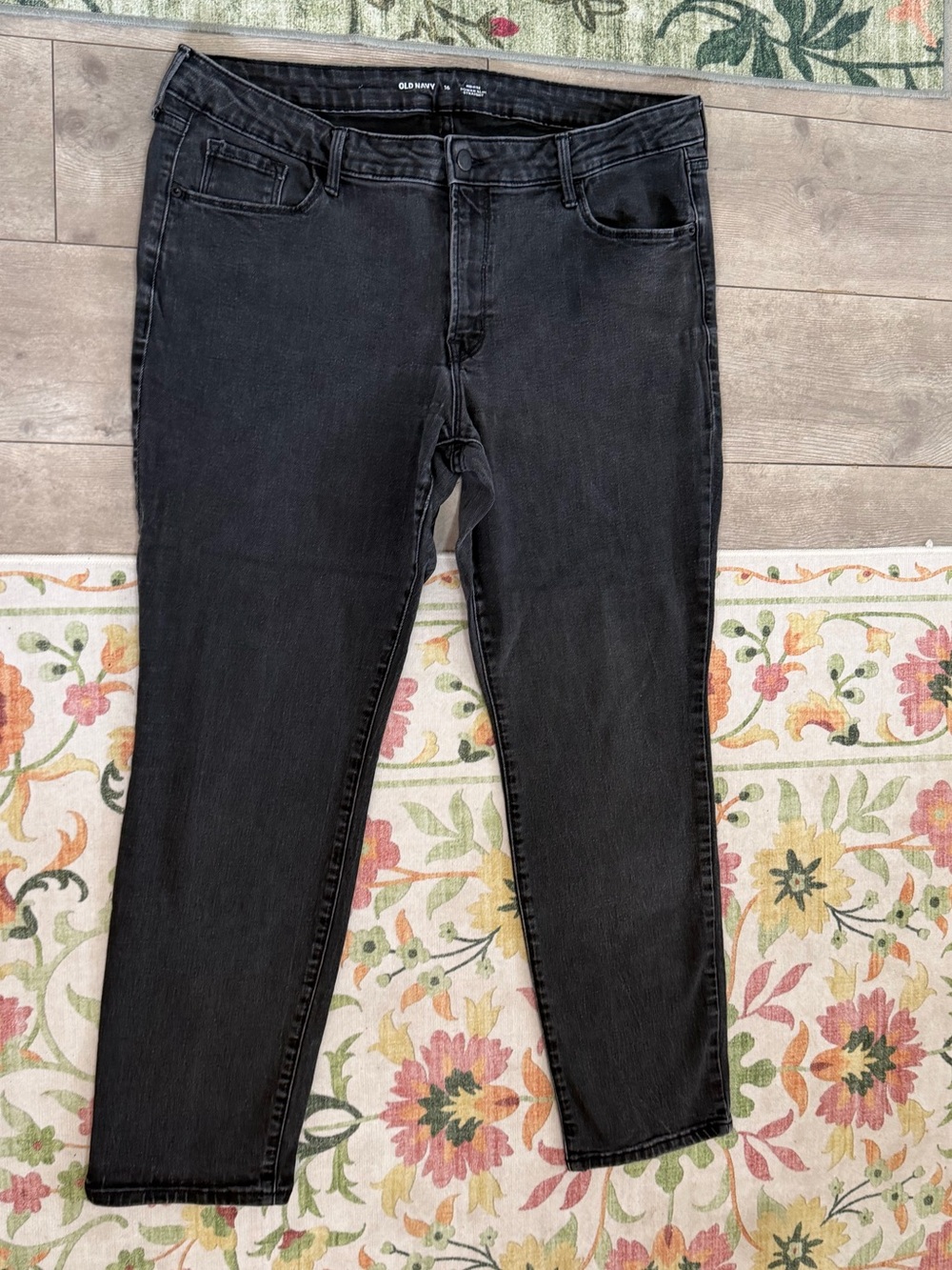 Old Navy Mid-Rise Power Slim Straight black jeans Women’s Size 16